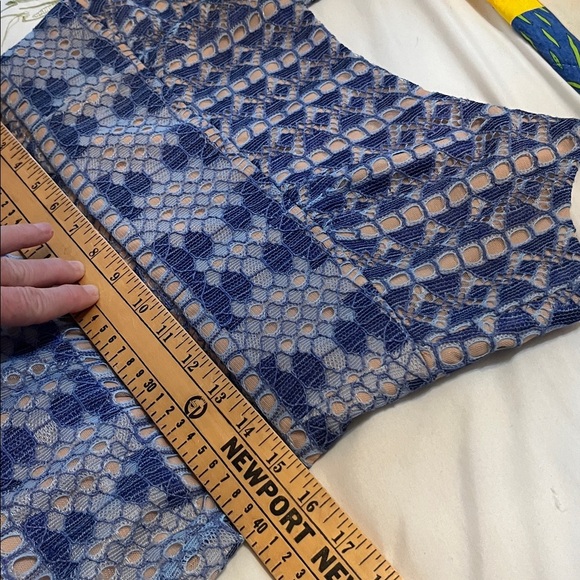 BCBGMaxAzria Blue Nude Alers Lace Midi Dress Size 10 - Picture 13 of 14